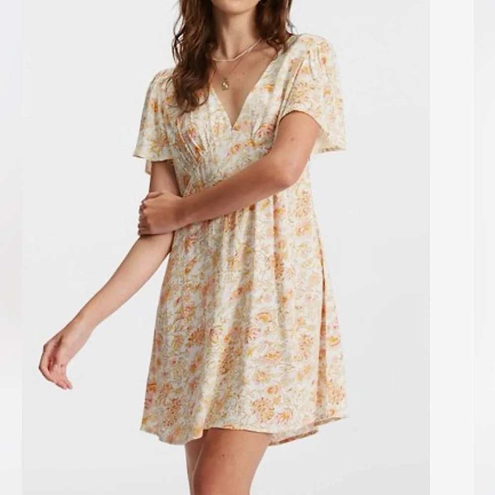 Billabong Short & Sweet Floral Mini Dress Womens Small Boho Flutter Sleeve NWT